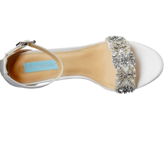 Betsy Johnson white satin embellished with rhinestone and pearls - Picture 3 of 12